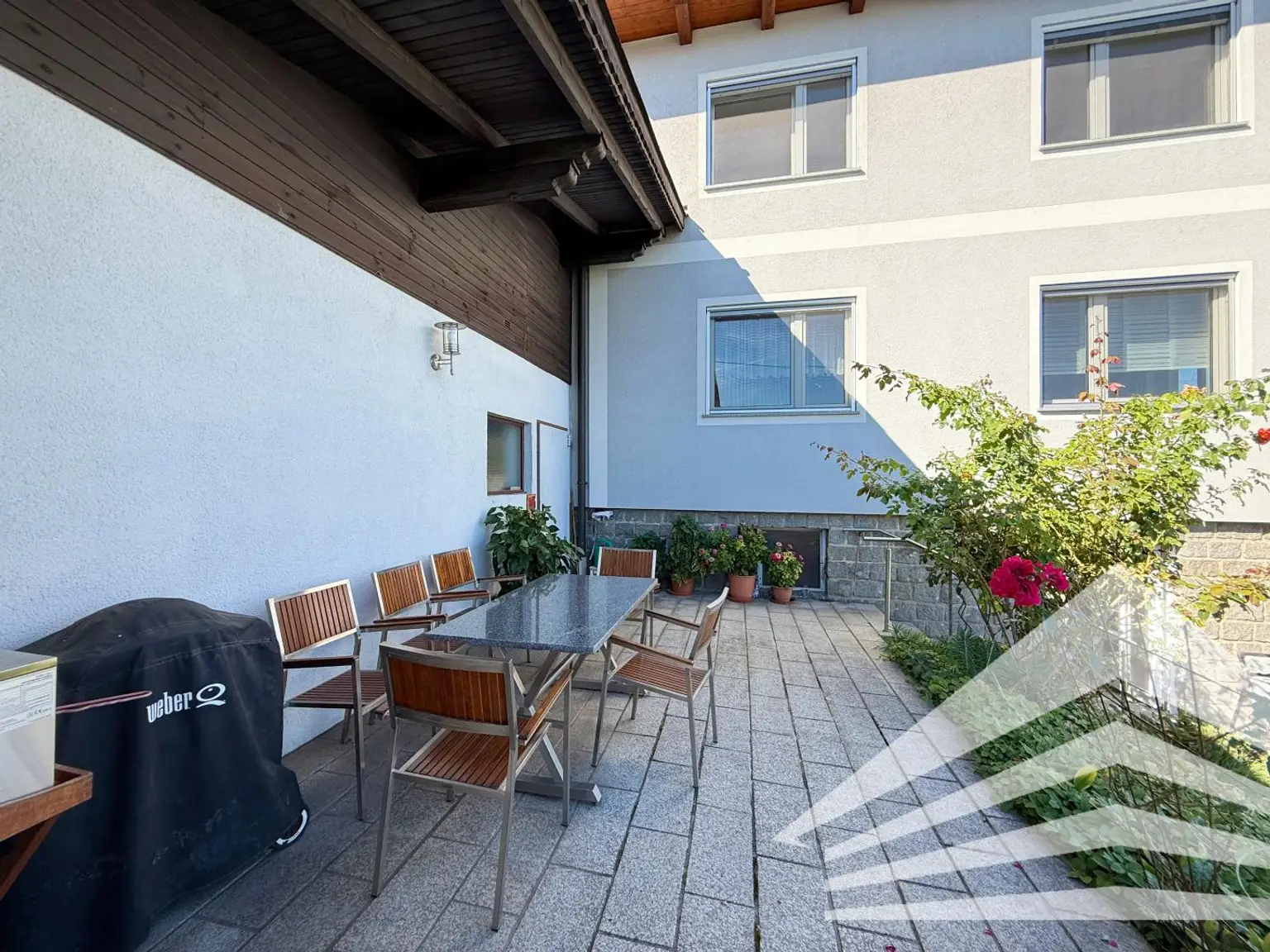 Großzügiges Mehrfamilienhaus in schöner Aussichtslage in Abwinden! 2 Garagen Plus Carport!