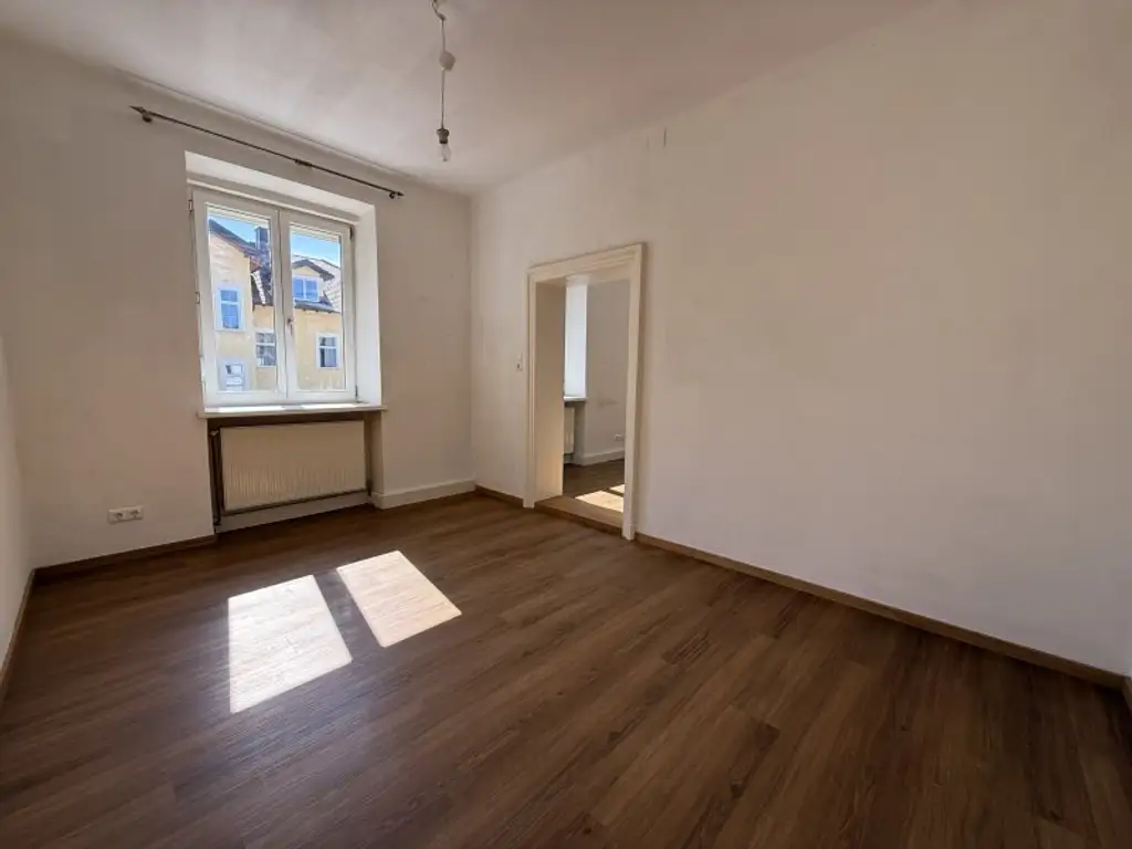 TOPZUSTAND + gute RAUMEINTEILUNG + BÜRO & WOHNEN!