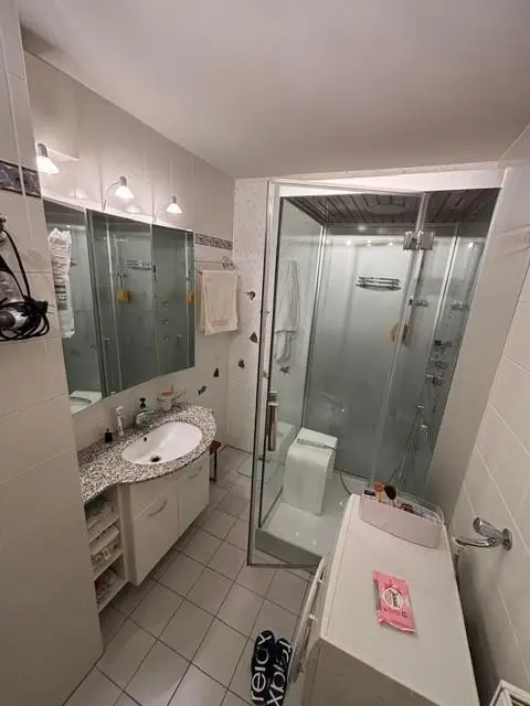 Charmante Wohnung mit guter Anbindung   und günstigen Betriebskosten  und Klimaanlage