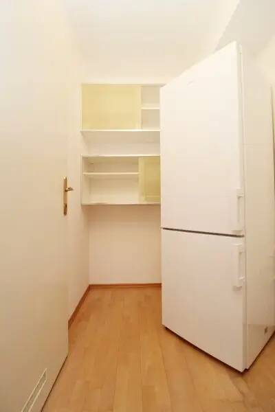 Ab 15. Dezember! Nahe U3! Zentrale 2-Zimmer-Wohnung inkl. Stellplatz zu vermieten!