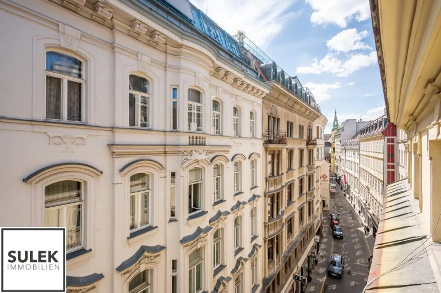 voll möblierte 2 Zimmer DG-Wohnung in Bestlage // Nähe Graben - Stephansdom