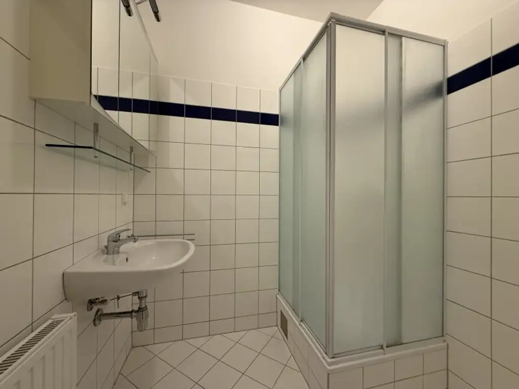 Großzügige 2-Zimmer Altbauwohnung nahe U1 Keplerplatz in ruhiger Lage zu vermieten!