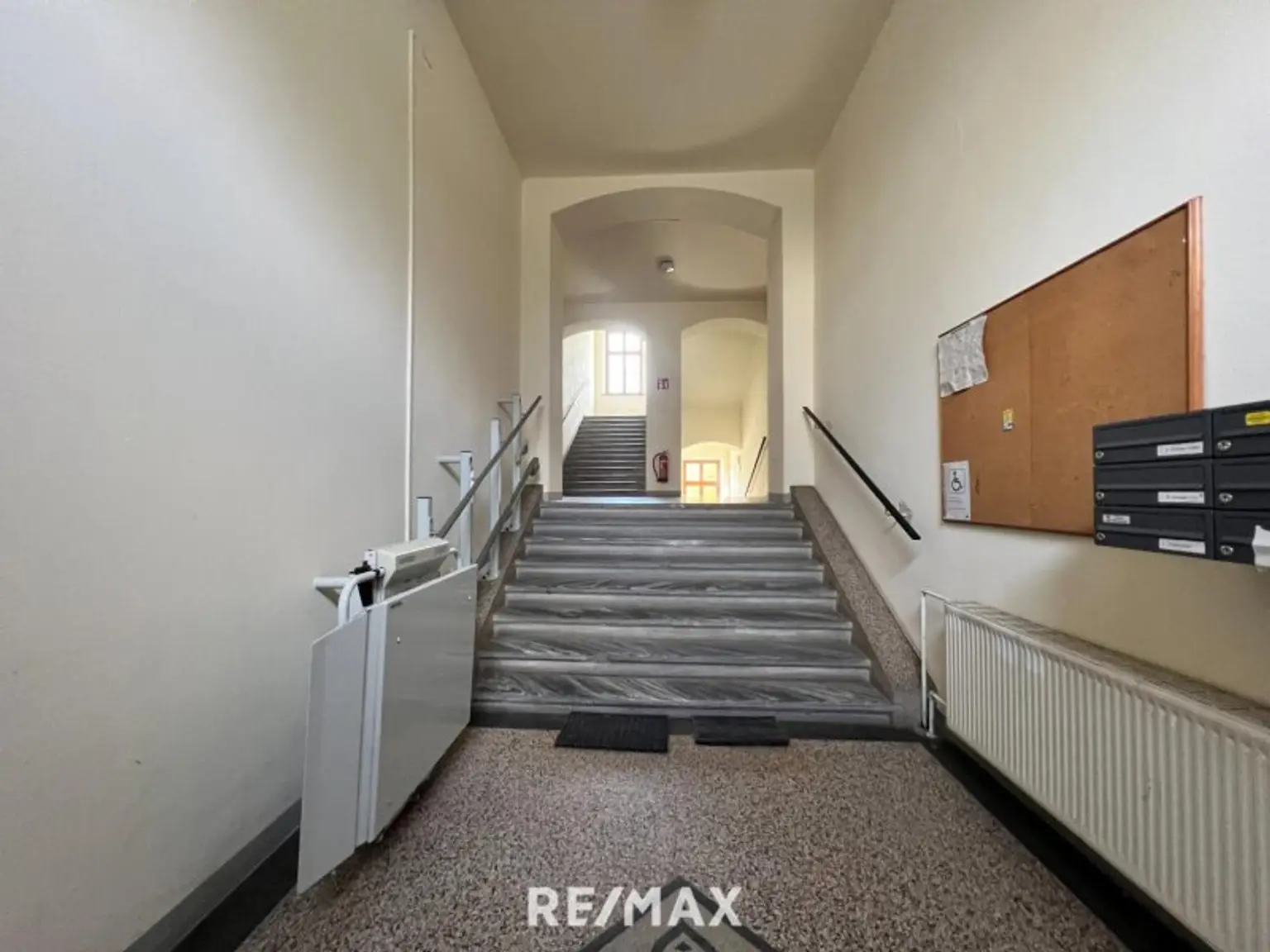 Charakteristisches Zinshaus im Ortszentrum