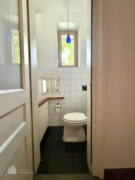 Helle Wohnung mit Balkon auf ganzer Etage zzgl. Rohdachboden, Nähe Einsiedlerpark