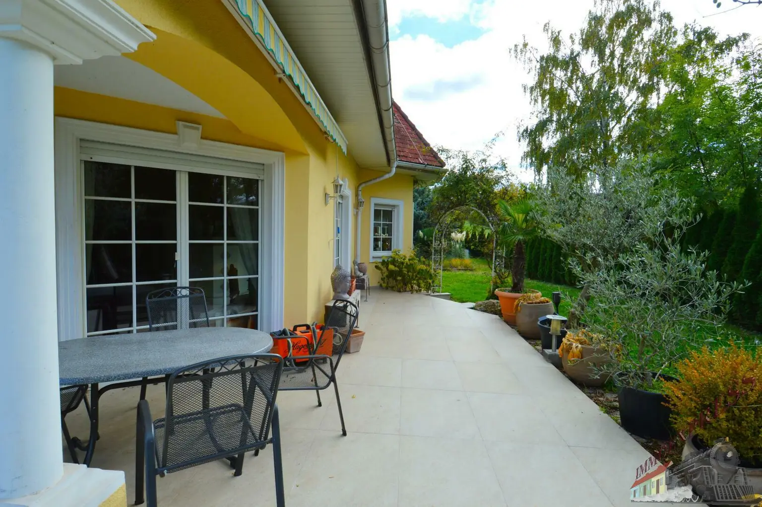 Repräsentatives Einfamilienhaus im italienischen Stil auf ca. 2.711 m²