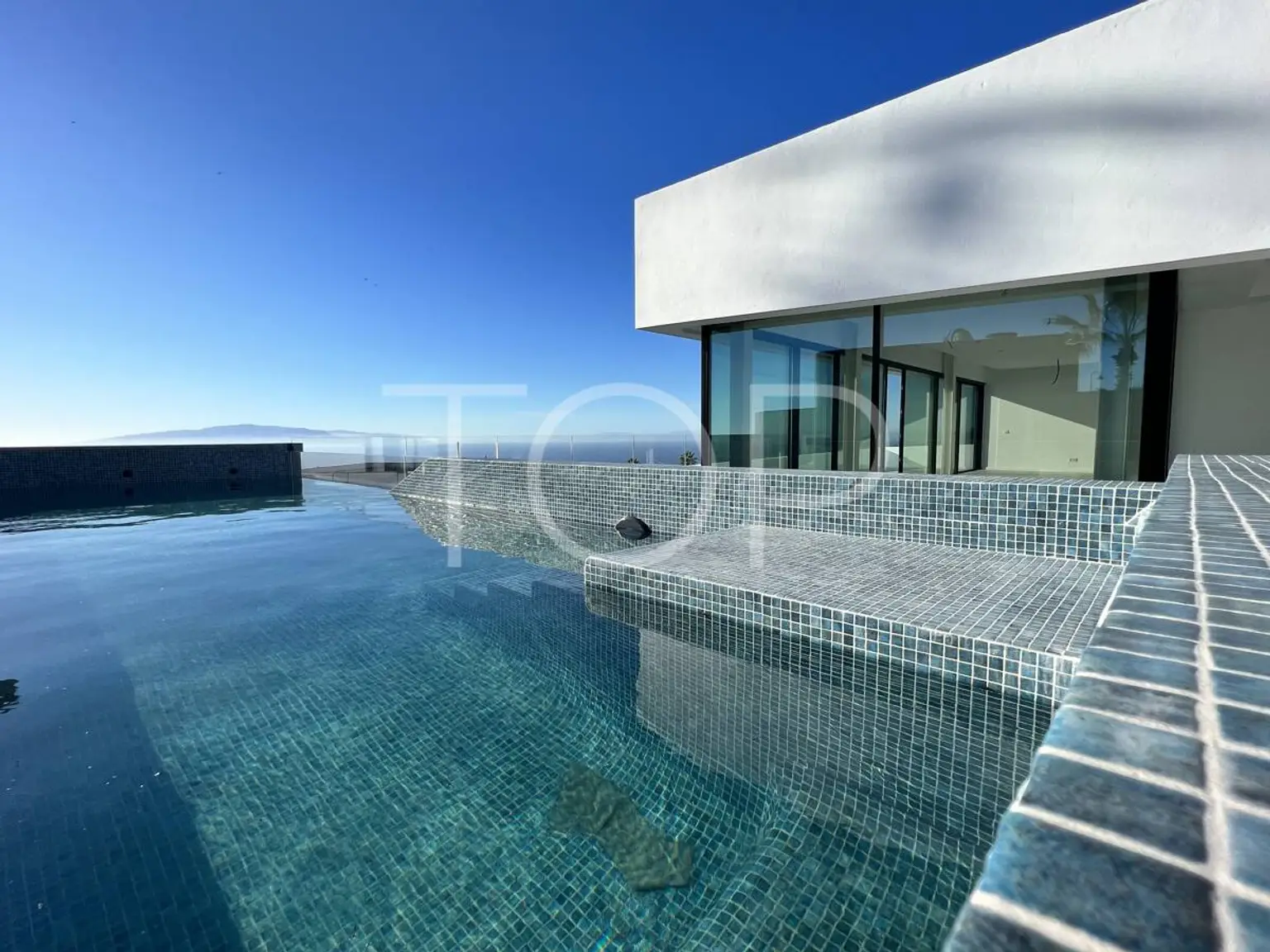 Moderne Neubauvilla direkt am Golfplatz in Abama – Teneriffa