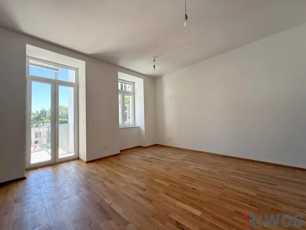 NEUER PREIS - SOMMERAKTION | 3-Zimmer Altbauwohnung mit großem innenhofseitigem Balkon im 1. Liftstock | ERSTBEZUG NACH SANIERUNG