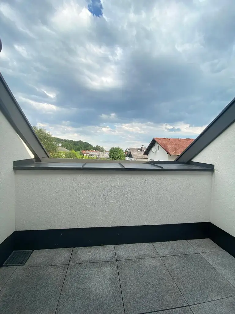 Moderne Dachgeschosswohnung inkl. Einbauküche und Loggia - Top A08
