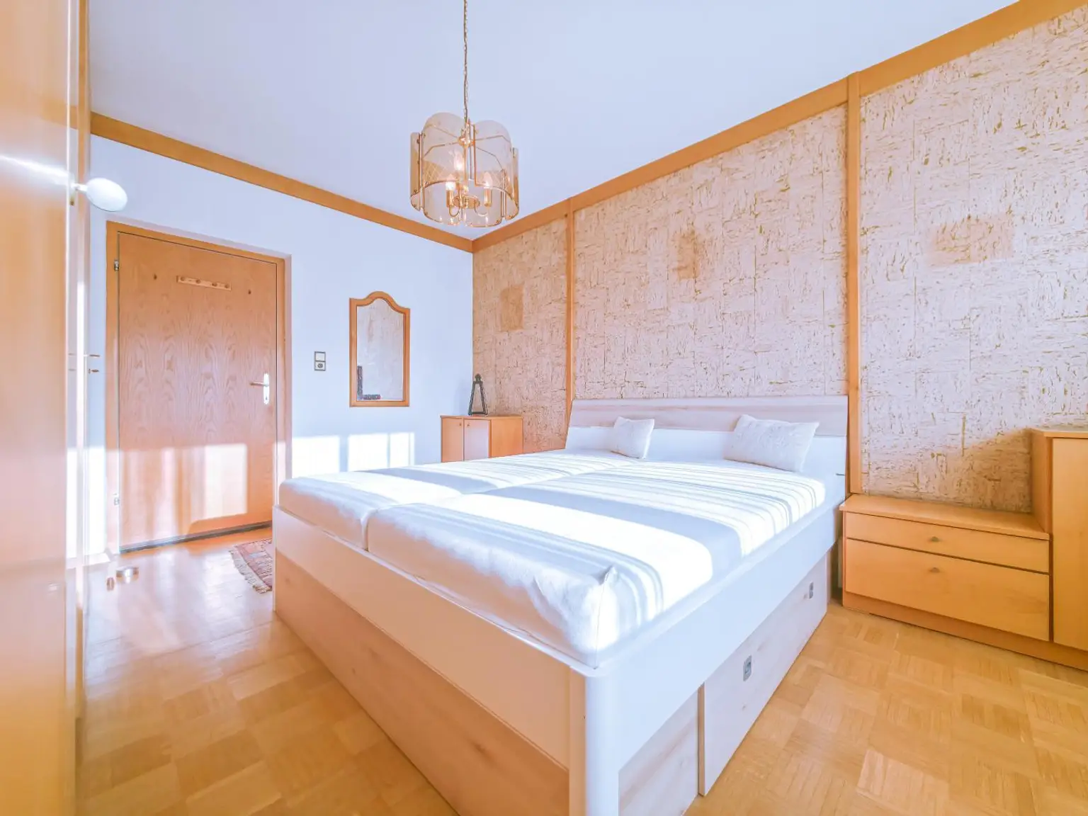 Schlafzimmer 1