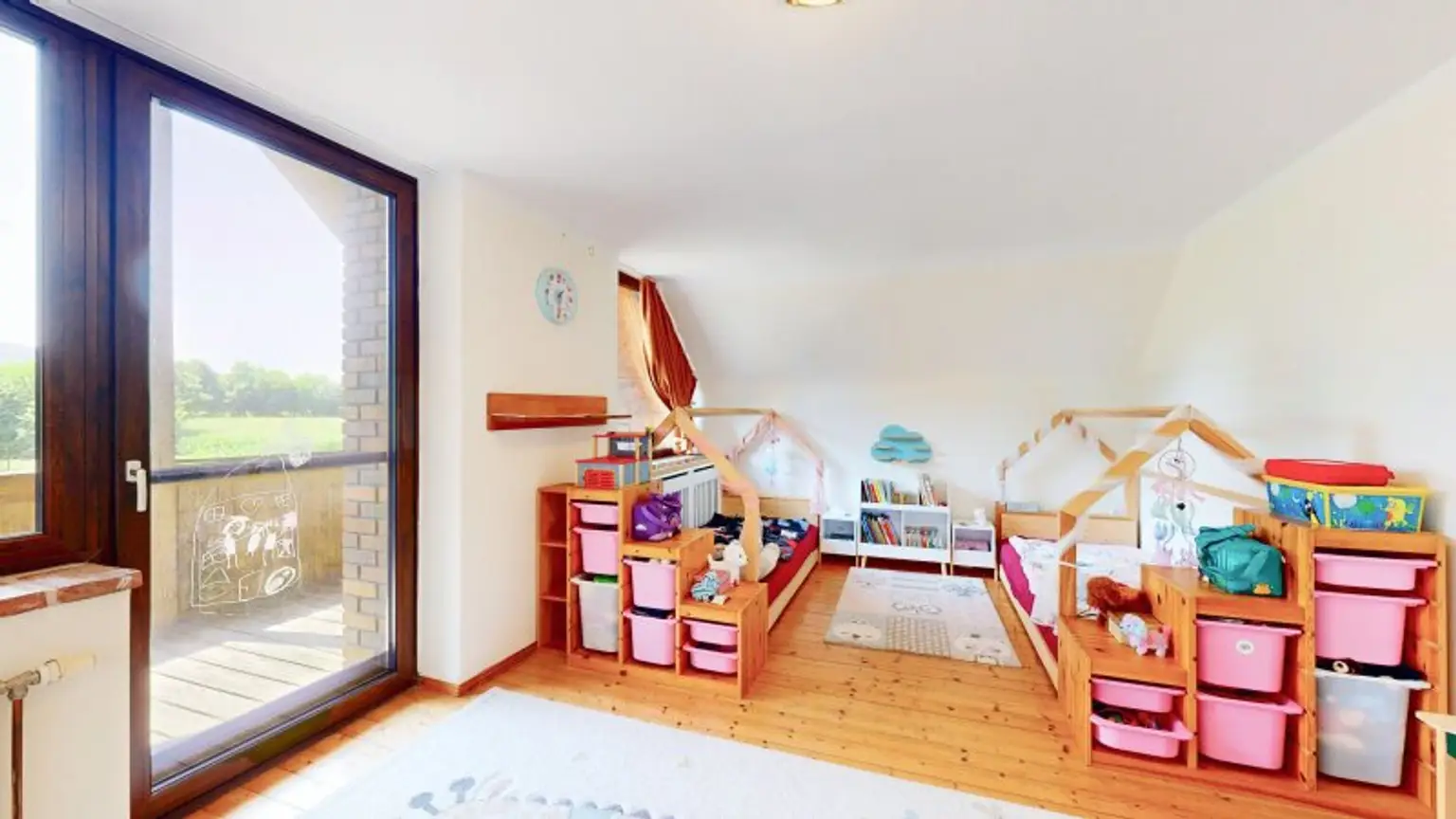 Entzückendes Einfamilienhaus mit großem Garten | 4 Zimmer | Terrasse und Balkon | Kamin