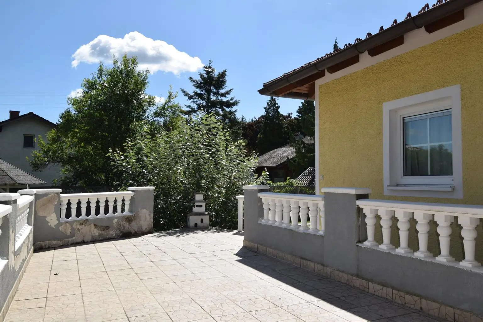 Netter Bungalow mit Garten und Pool