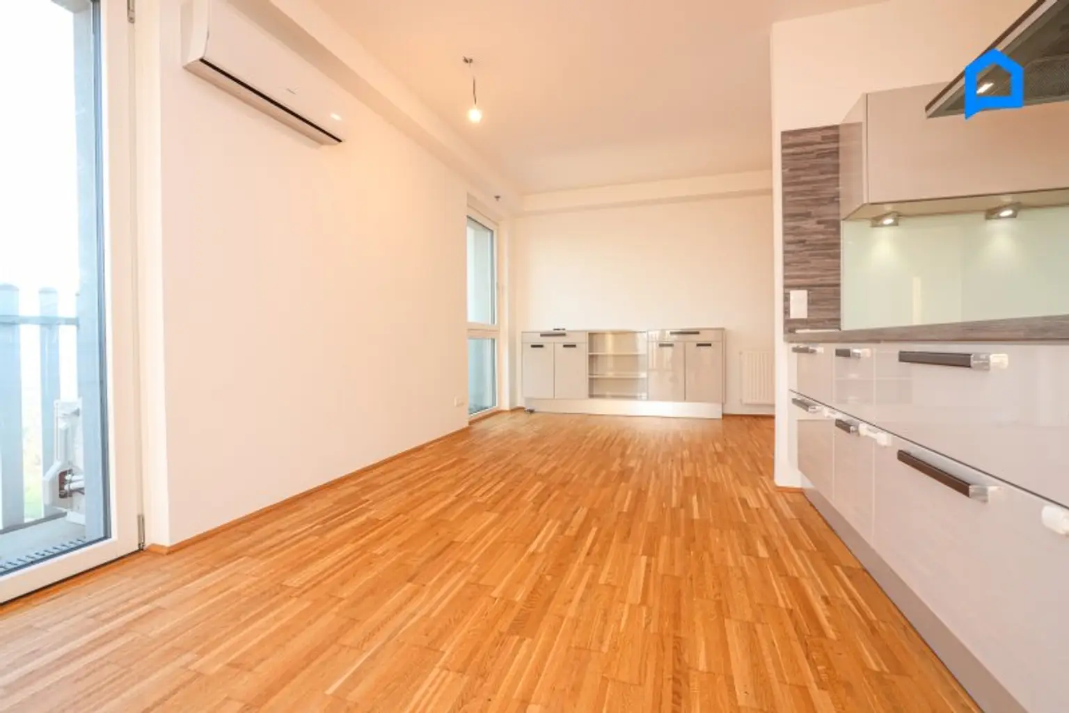 * CITY GATE TOWER * Weitblick über Wien * helle 3 Zimmer * große Loggia* Balkon* Top Küche* Klimaanlage *