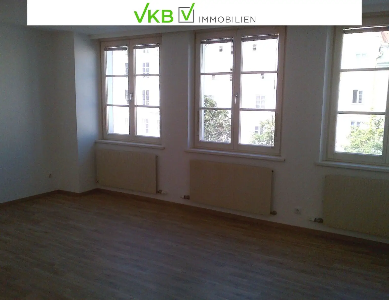 Braunau/Inn: Altbau-Mietwohnung in Braunau, direkt am Stadtplatz - auch als Büro nutzbar !
