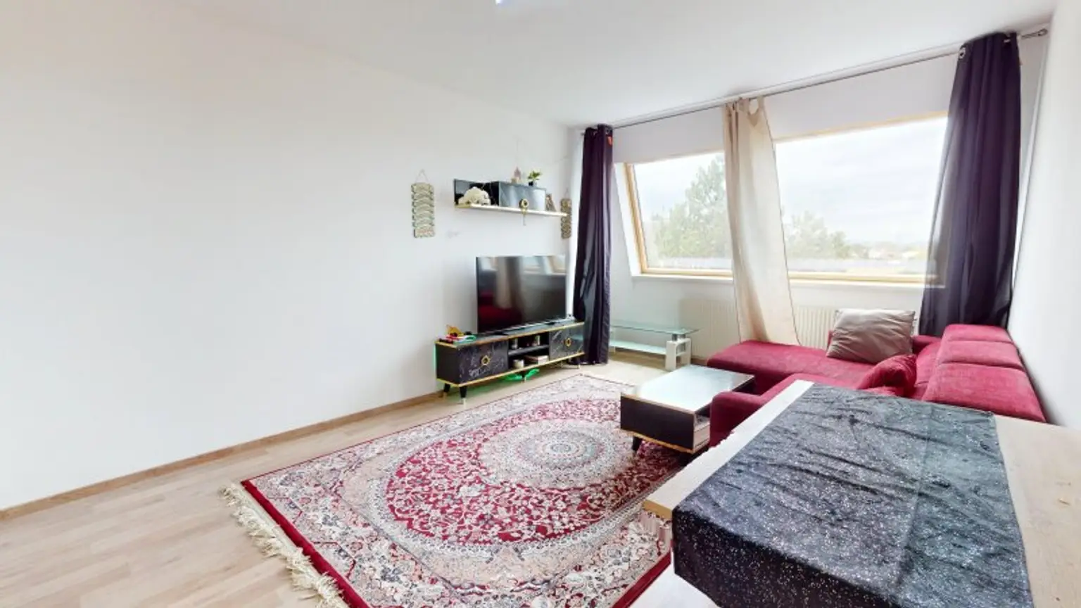 Gemütliche 2 Zimmerwohnung in Laxenburg. Toplage. Provisionsfrei. Schlicht, Simpel, Vernünftig.