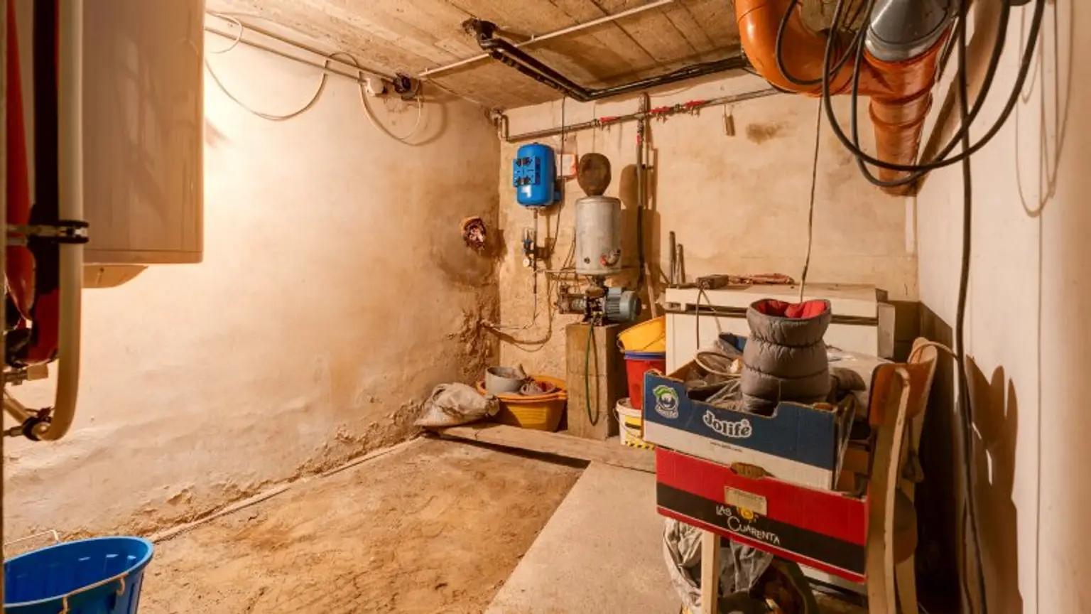Sanierungsbedürftiges Haus in Untersiebenbrunn! Rohdachboden mit Ausbaupotential!