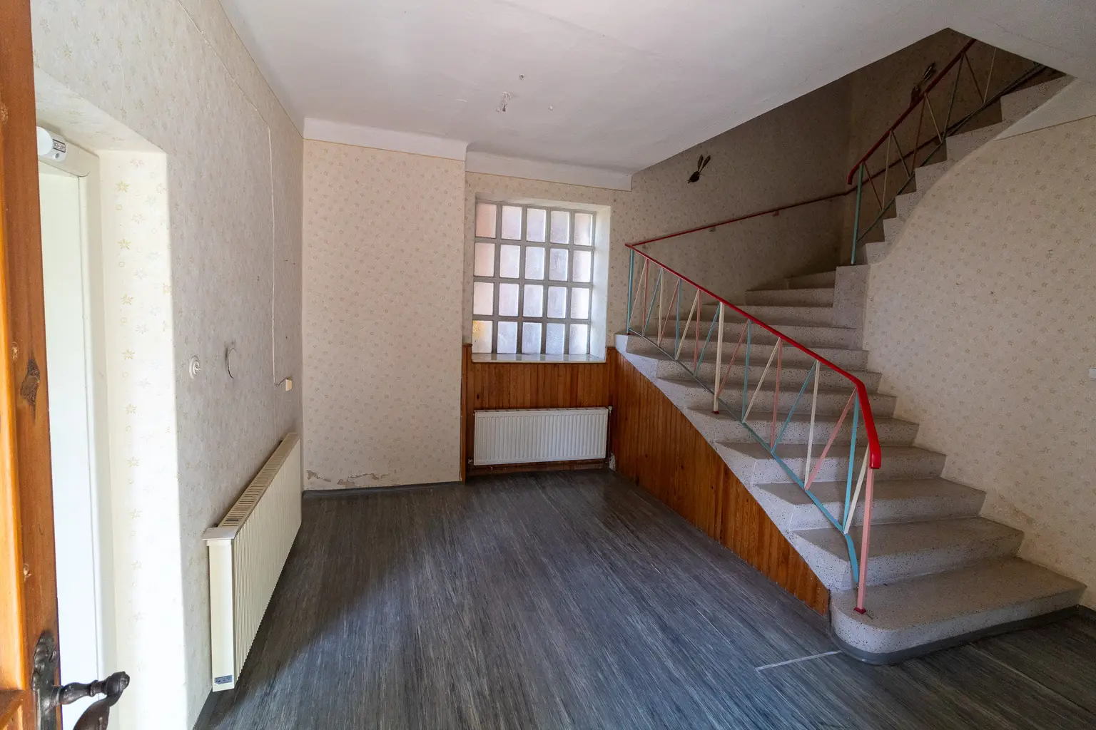 Vorraum mit Stiegenaufgang