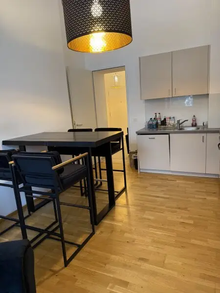 Lichtdurchflutete 2-Zimmer Wohnung, Nähe Steiner Tor