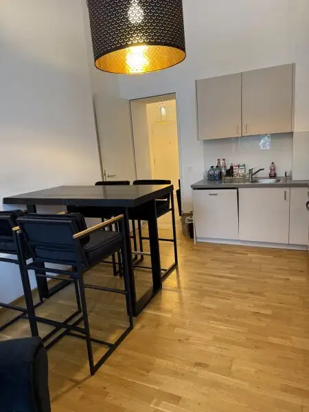 Lichtdurchflutete 2-Zimmer Wohnung, Nähe Steiner Tor