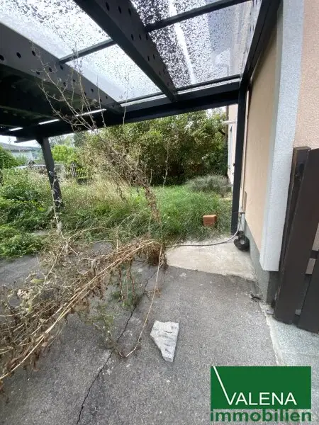 Grundstück mit renovierungsbedürftigem Haus; bewilligtes Bauprojekt vorhanden