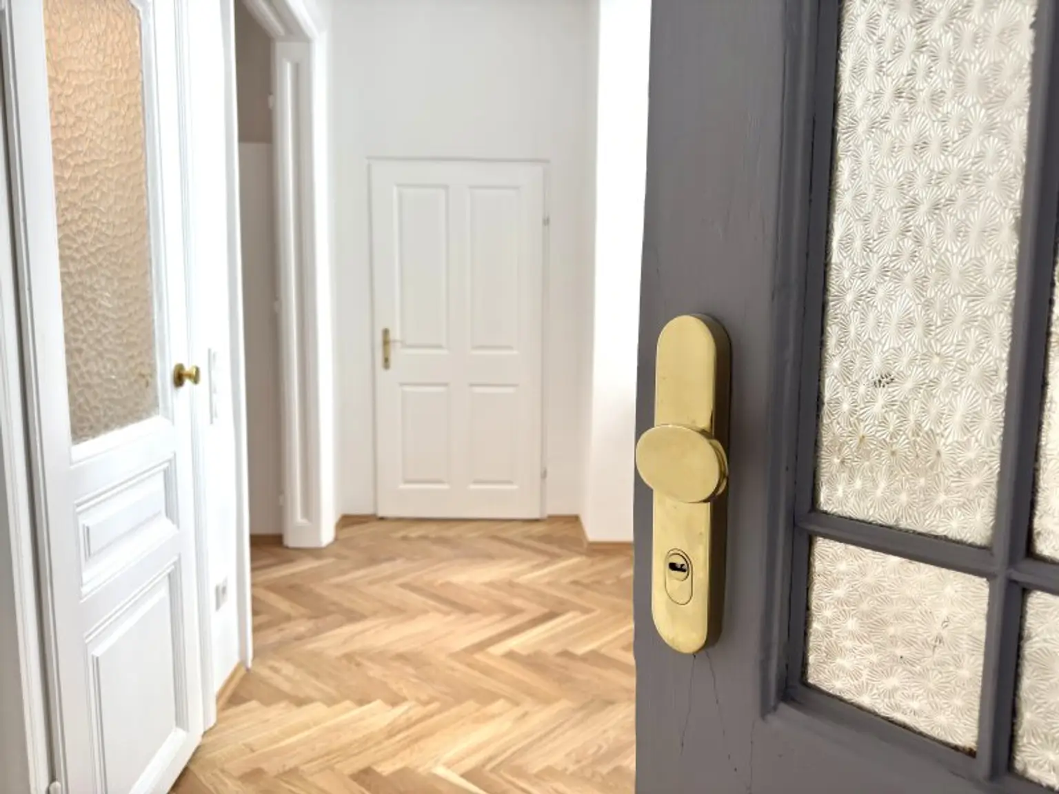 Helle Altbauwohnung mit Charme - Hochwertig sanierte 2-Zimmer-Wohnung im 3. Bezirk