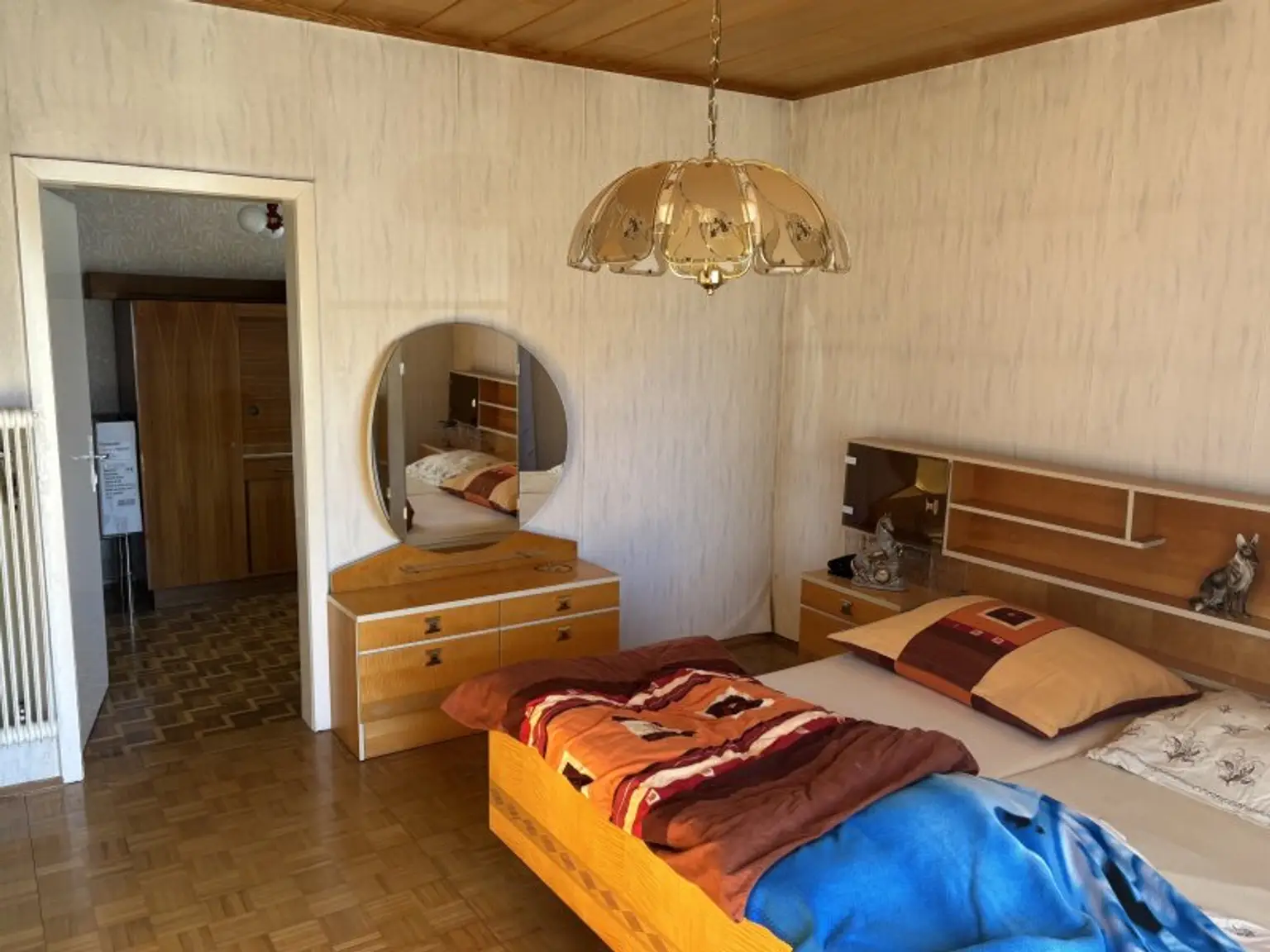 ** CHARMANTES ORIGINAL **  Olbendorf - gepflegter Vierkanthof in Ortslage mit ca. 1470 m2 Eigengrund !!