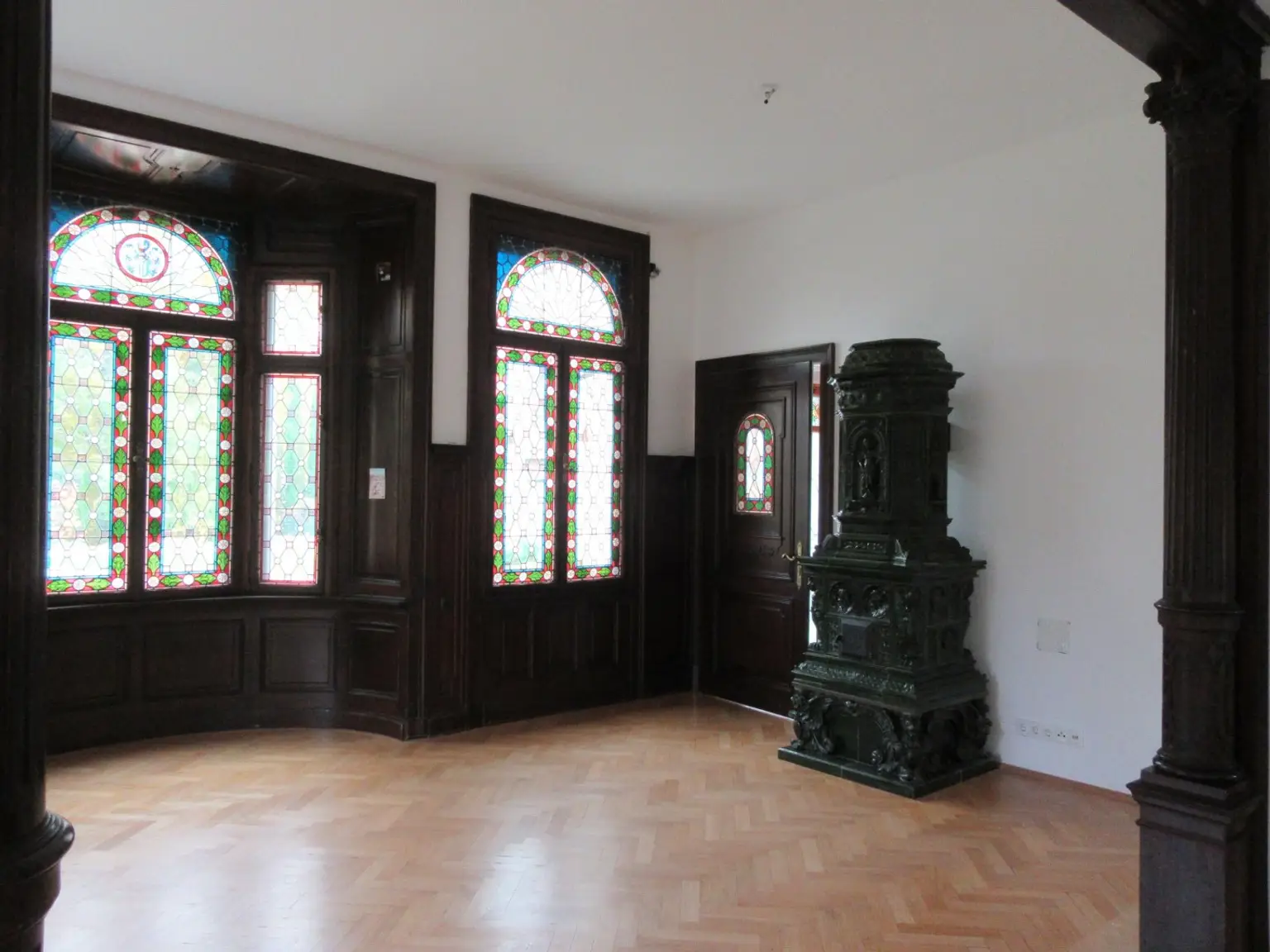 REPRÄSENTATIVE VILLA MIT BLICK IN DEN SCHLOSSPARK