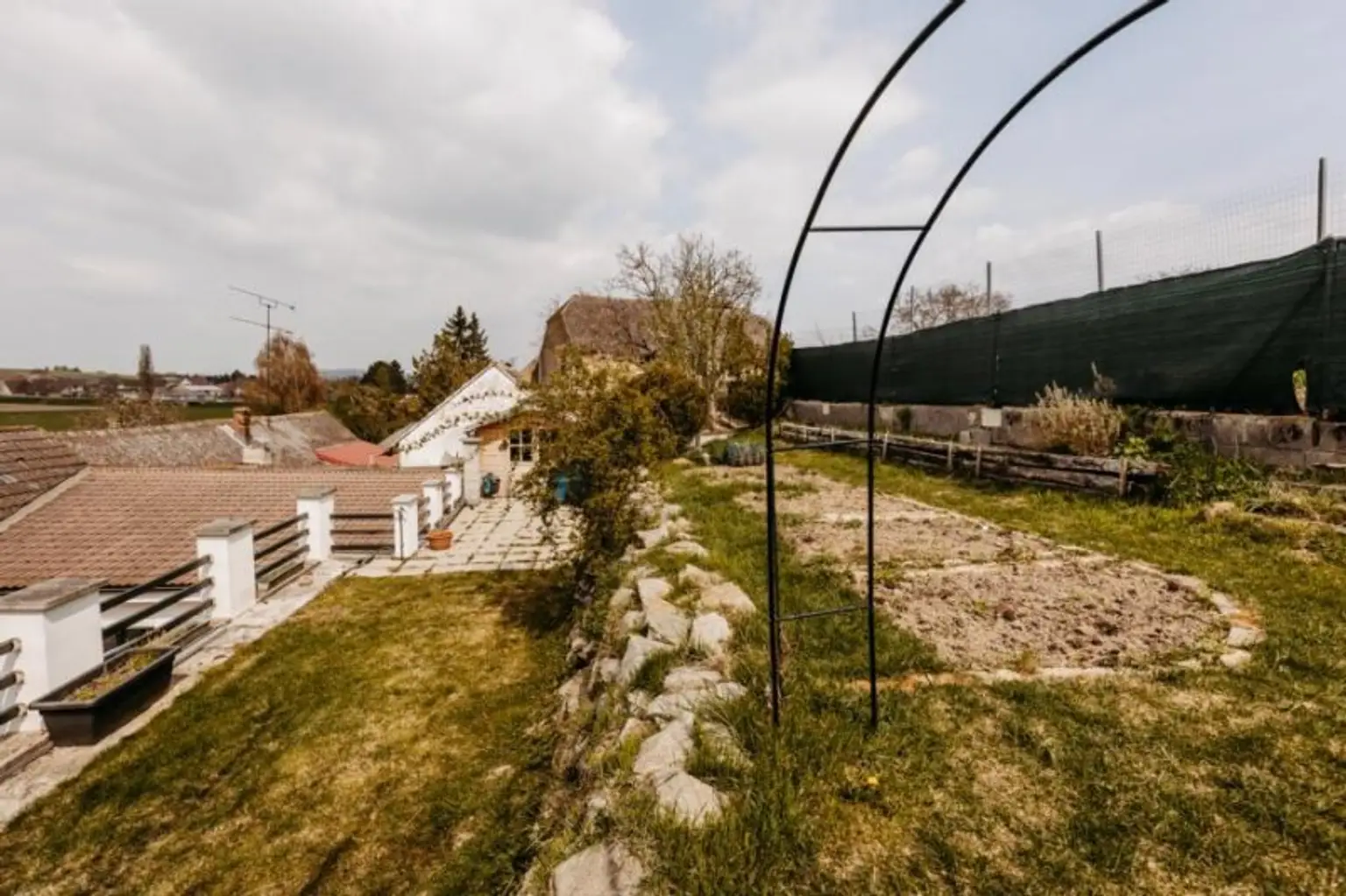 Gepflegtes, neu revitalisiertes  und liebevoll erhaltenes Landhaus. Natur, Sonne, Ruhe,  Seelenheil.