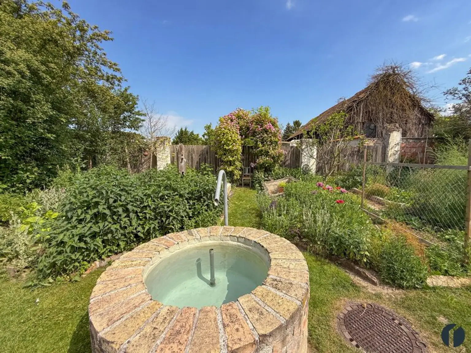 Gemüsegarten mit Brunnen