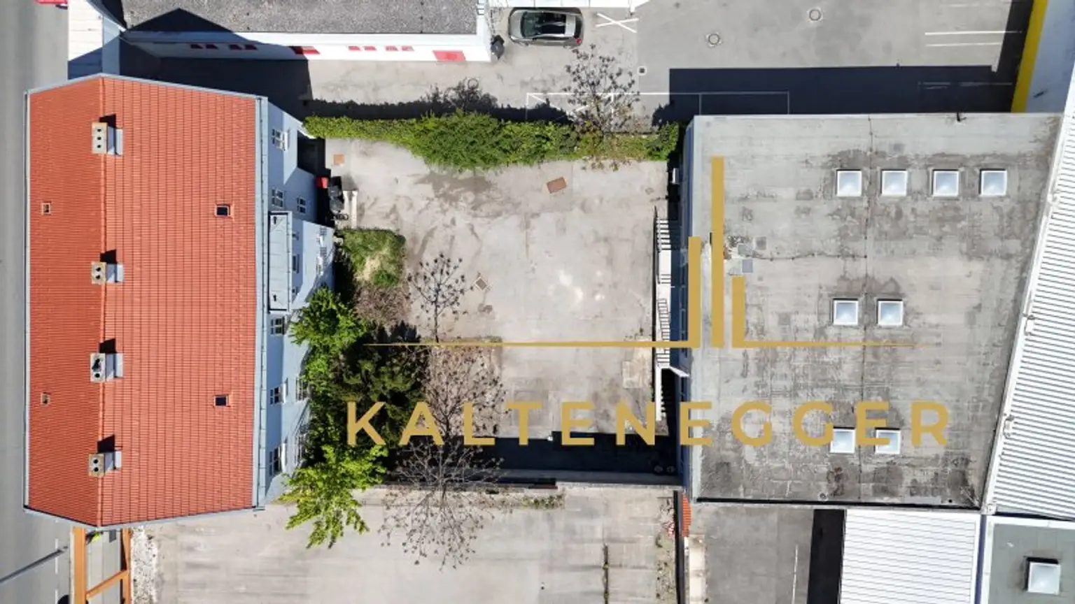 Zinshaus mit signifikantem Entwicklungspotenzial und bestandsfreien Flächen