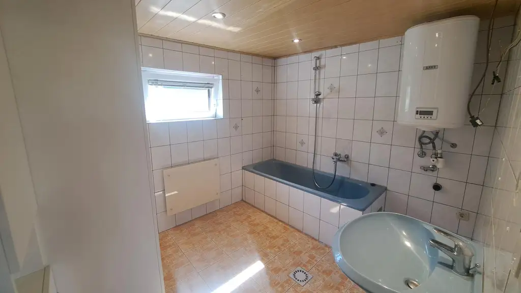 Kleines Sacherl mit 2 Terrassen, Nebengebäuden, Gemüsegarten, Erdkeller, idyllischem Grundstück, einer betonierten Freifläche und viel Potenzial....