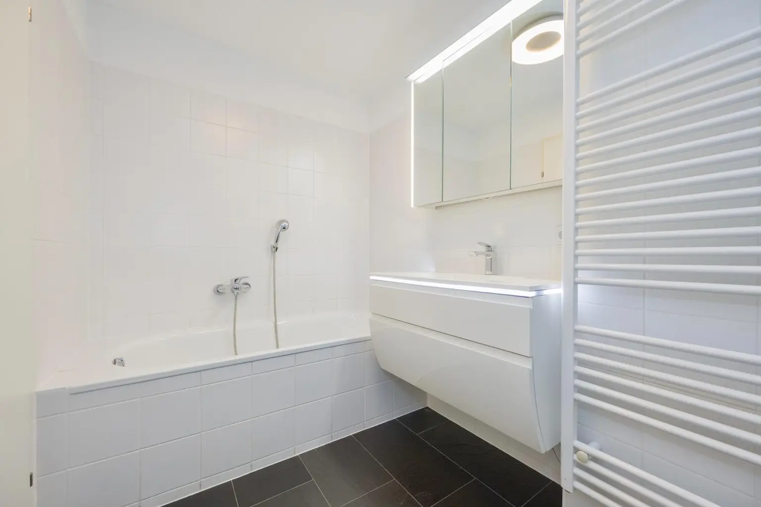 Einziehen & Wohlfühlen – hochwertiges Reihenhaus mit Garten, Terrasse, Keller und zwei TG-Stellplätzen im Zentrum von Steyr!