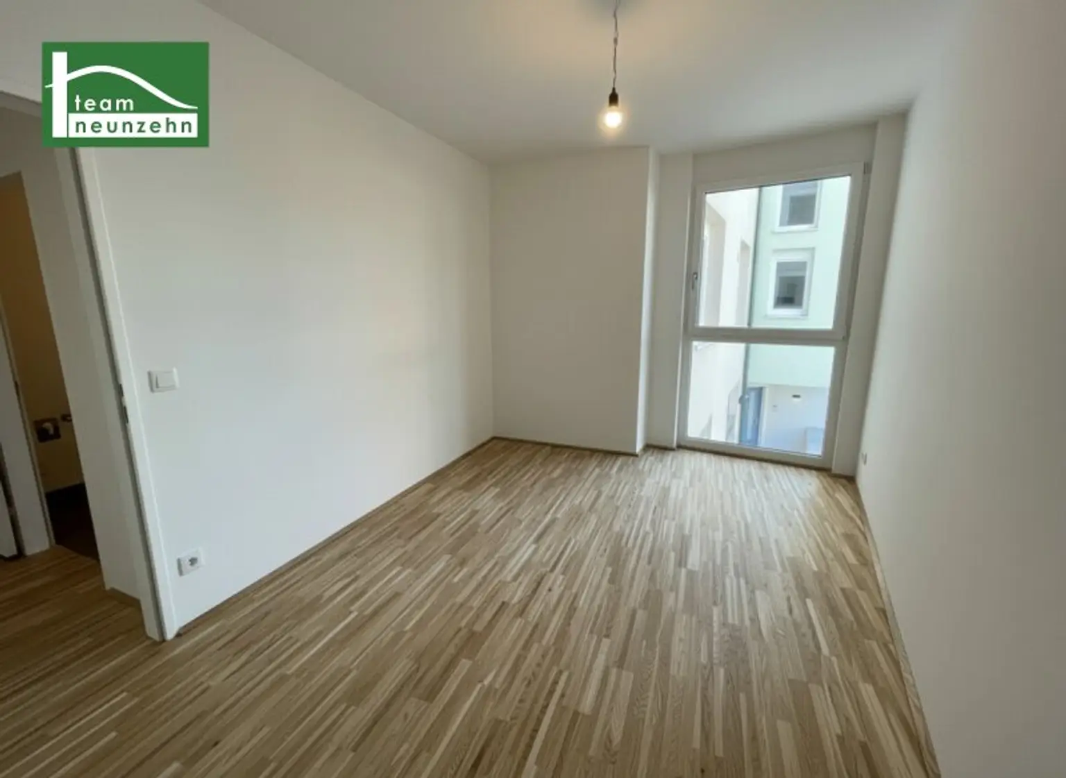 FLAIR City living - Moderne Wohnung mit großen Zimmern und Abstellraum nahe S-Bahn Atzgersdorf in toller Anlage! Ab Jänner 2026!