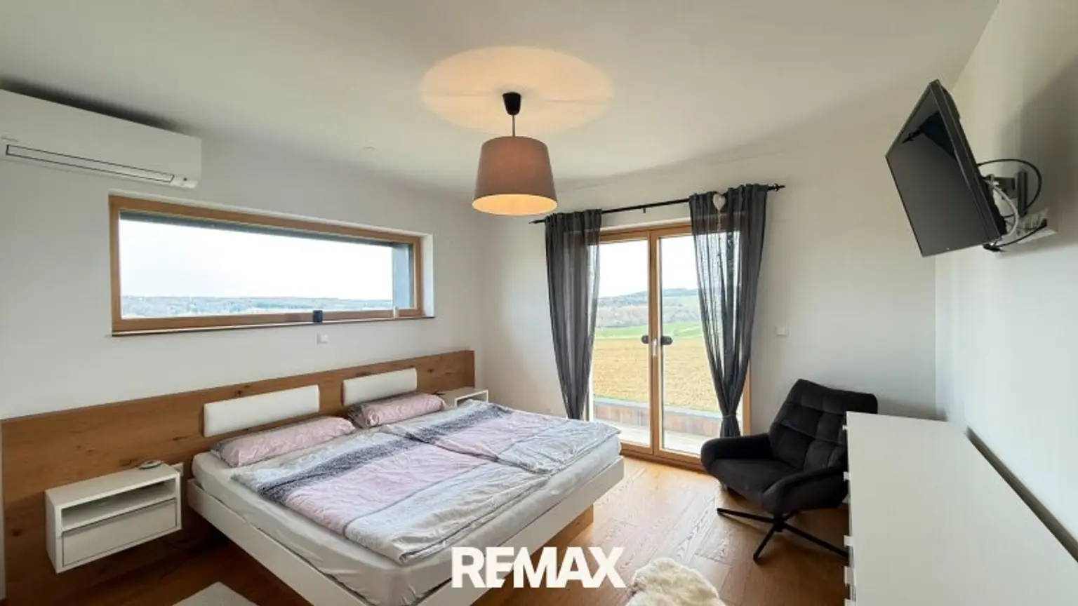 Elternschlafzimmer OG