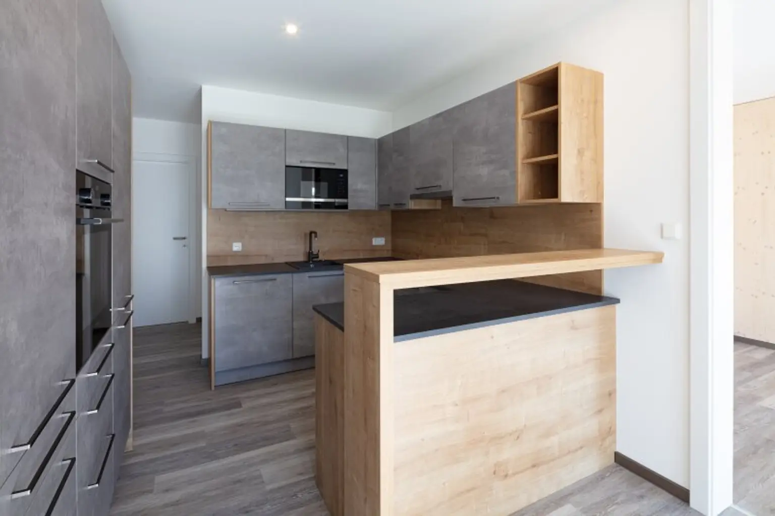 Neuwertige Gartenwohnung in Hagenberg mit 88 m²   II   Garten und Loggia mit gesamt 86 m²   II   große Einbauküche