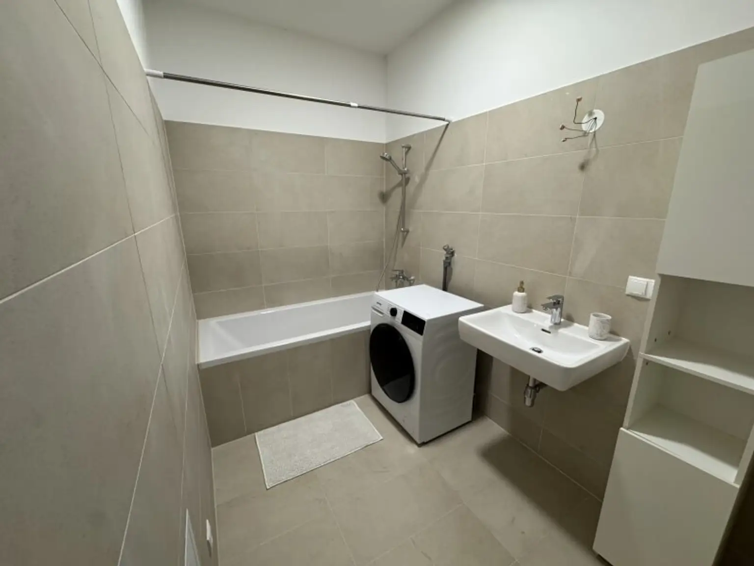 Monthly Rental! Luxury Living! Penthouse! Skyline+Kahlenberg View! Terrasse! Garage!