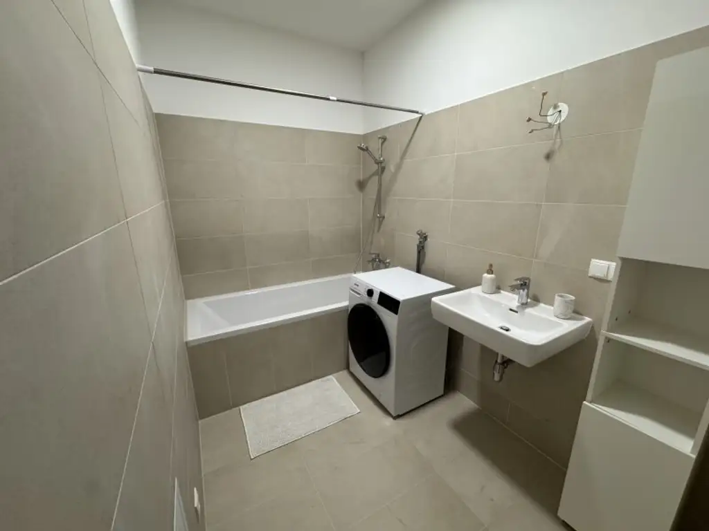 Monthly Rental! Luxury Living! Penthouse! Skyline+Kahlenberg View! Terrasse! Garage!