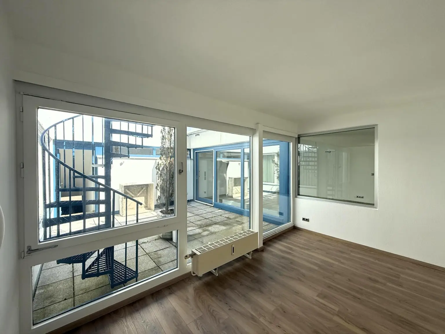 Ansprechendes Atelier, Loft, Dachterrasse inkl. PP im Neunzehnten // Attractive Studio, loft, roof terrace incl. parking in the nineteenth //