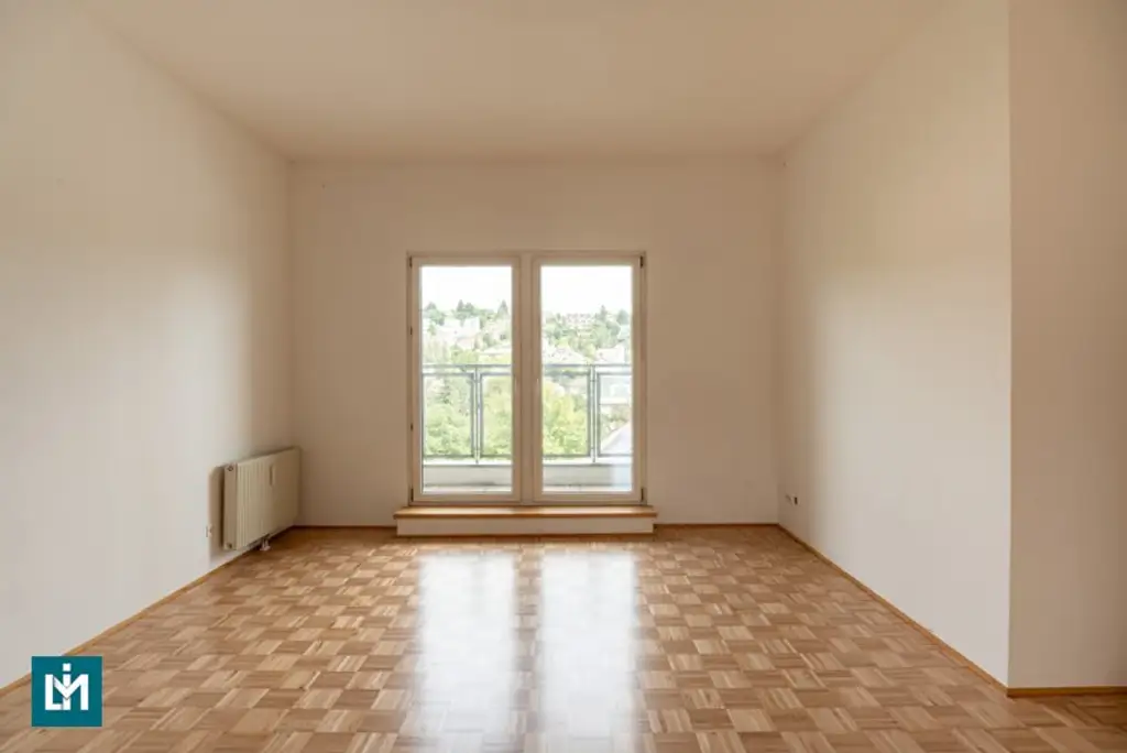 SCHÖNE 2 - ZIMMER MAISONETTE MIT GALERIE UND 2 TERRASSEN / NÄHE KRANKENHAUS GÖTTLICHER HEILAND