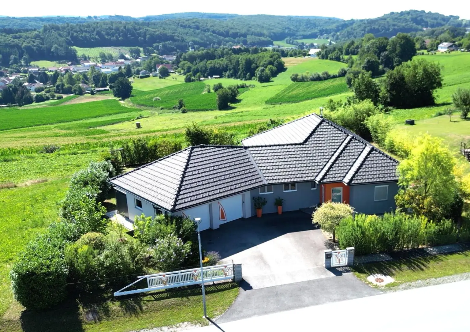 gepflegter, bezugsfertiger Bungalow mit Weitblick in sonniger Lage