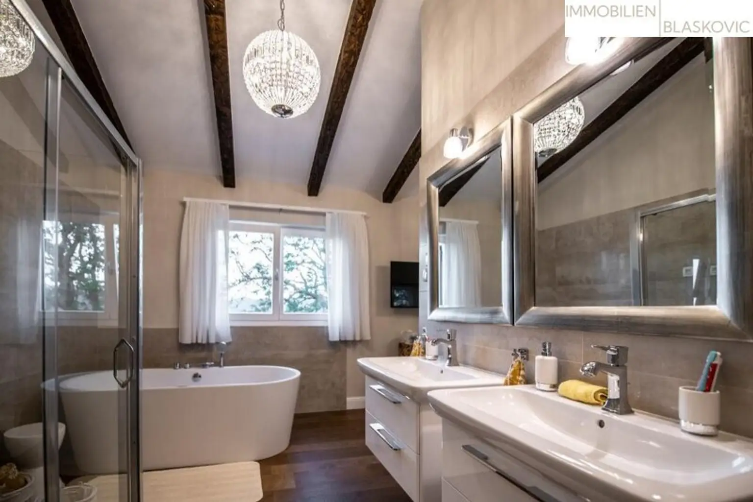 Charmante Villa im Grünen mit fabelhafter Aussicht in die Natur