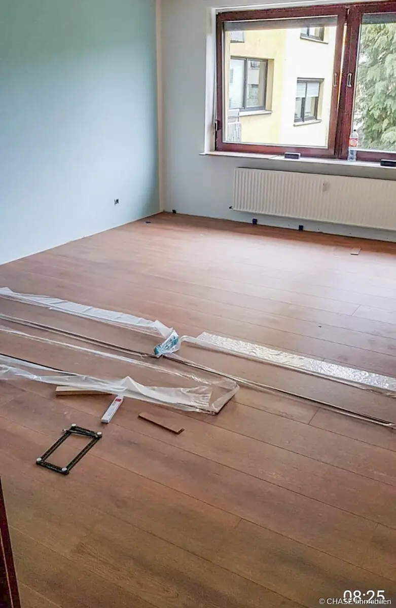 Wohnzimmer mit Balkonzugang