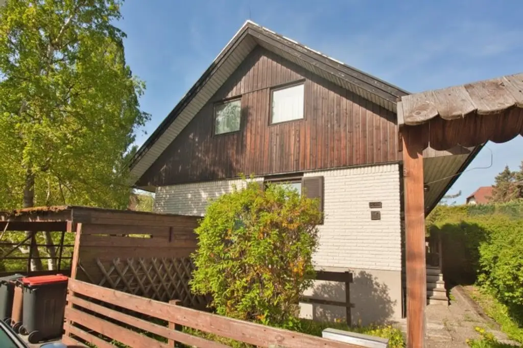 Ebenes Grundstück in ruhiger Sackgasse | sanierungsbedürftiges Einfamilienhaus mit idyllischer Garten | rd. 180 m² verbaubar