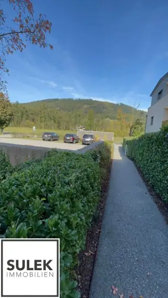 Attersee am Attersee: 2,5 Zimmer-Gartenwohnung mit Pool & Golfplatznähe – 250m zum Attersee | Jahresmiete