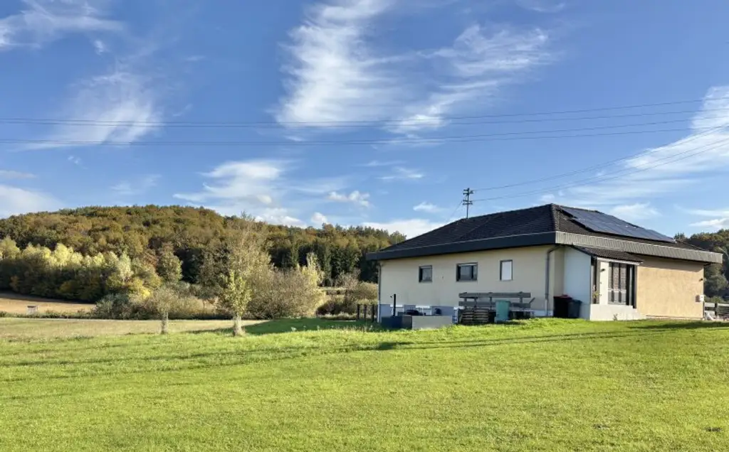 ** FAMILYS BEST **   Reinersdorf !! Bungalow mit ca. 122 m2 Wfl. in ruhiger, idyllischer Ortsrandlage mit ca. 1.200 m2 Eigengrund !!