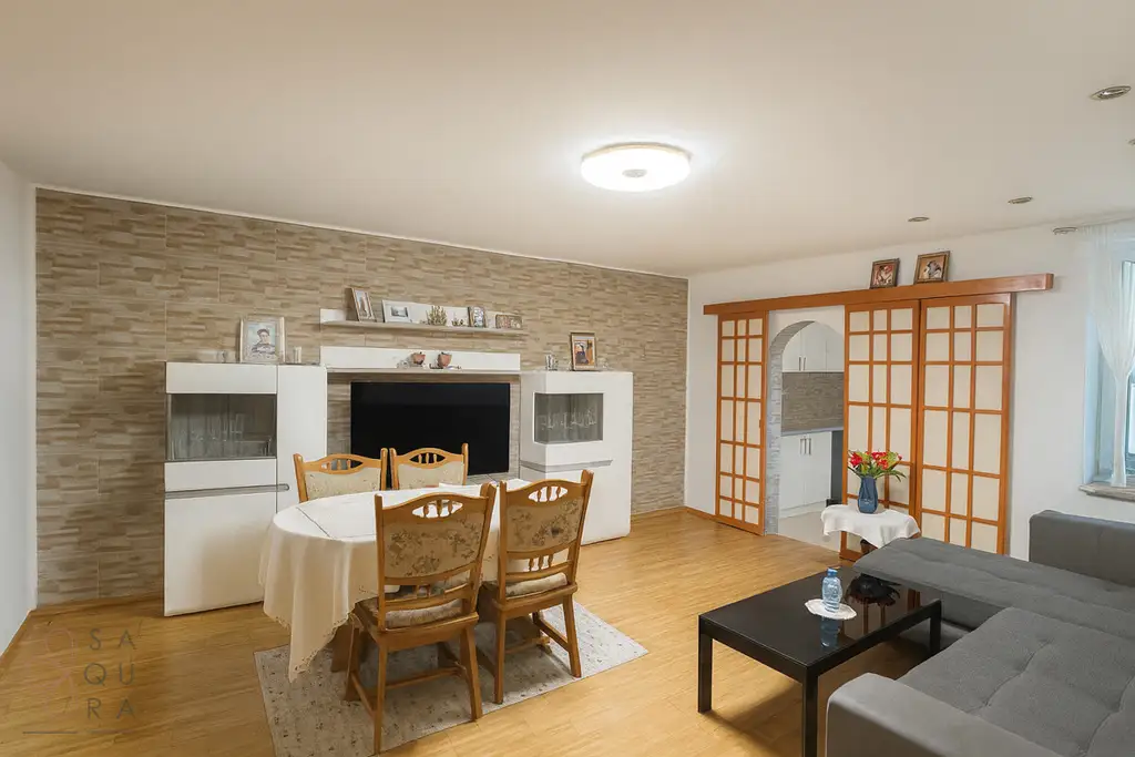 Charmantes Einfamilienhaus mit Einliegerwohnung, Garten und Garage – vielseitig nutzbar