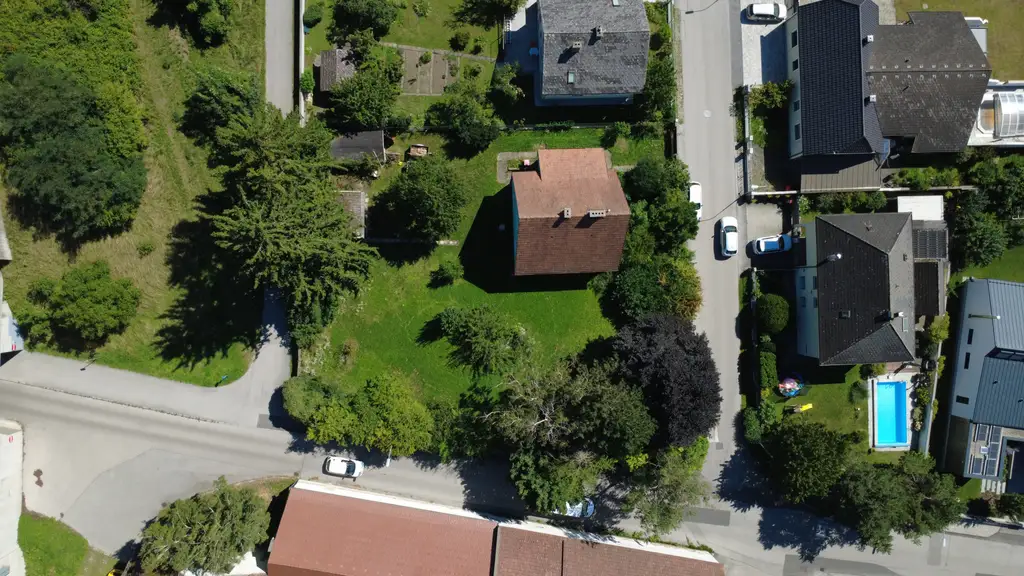 Attraktives Entwicklungsgrundstück mit Bestandshaus – Bauklasse II–III
