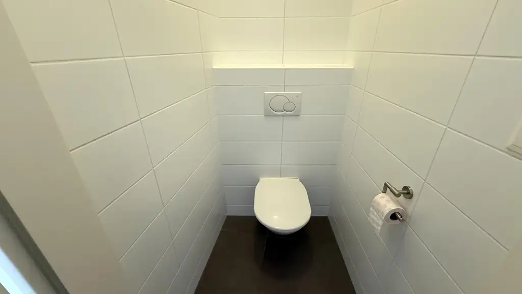 GRINZING!!! Sportliches Paar für moderne Balkonwohnung im 2.OG ohne Lift gesucht! :)