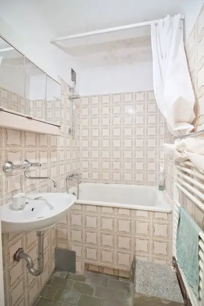 Toll geschnittene, helle 2-Zimmer-Wohnung mit viel Potential | riesige Terrasse | separierte Küche