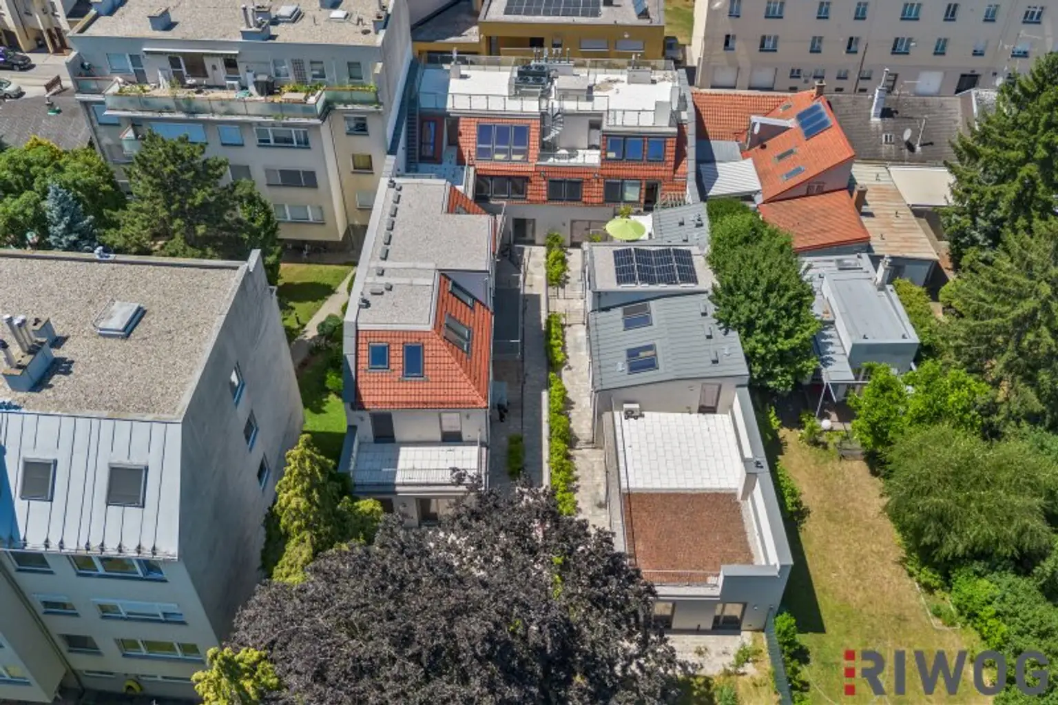 Eckreihenhaus mit wunderschönen Garten und hochwertiger Ausstattung