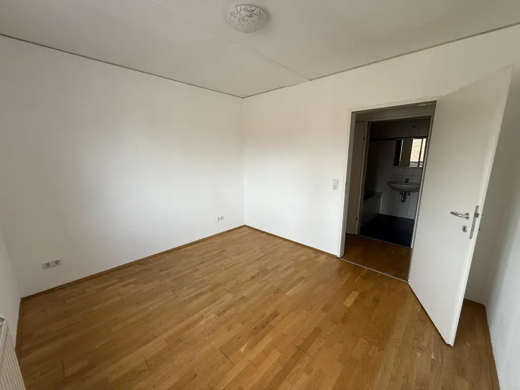 ZENTRALE LAGE! 2er WG taugliche Altbau Wohnung ++Videorundgang++